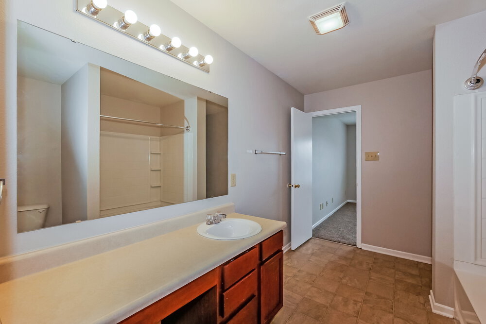 Building Photo - 10646 Pavilion Dr