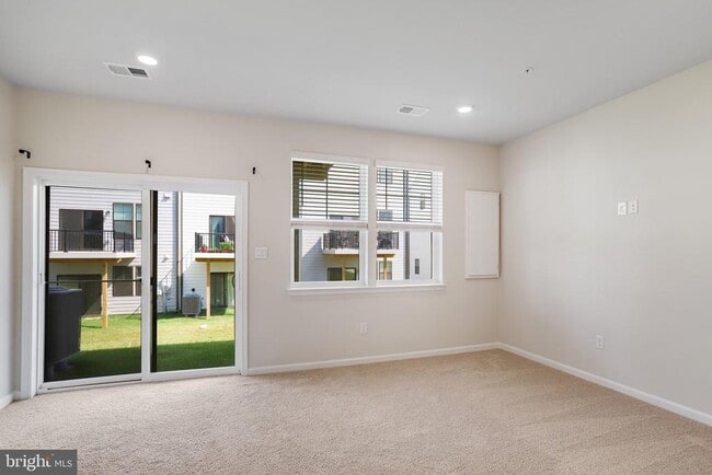 Building Photo - 385 Ensemble Wy