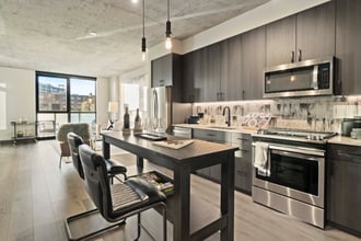 Building Photo - 180 N Loomis St