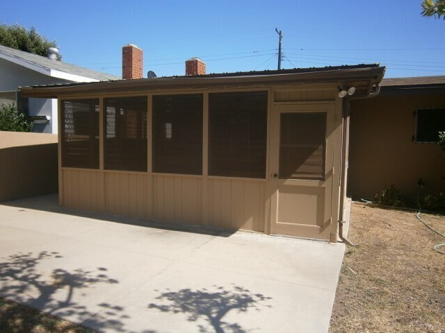 Building Photo - 3 Bedrooms/2 Bathrooms Single Story Home i...