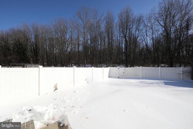 Building Photo - 131 Crossing Way