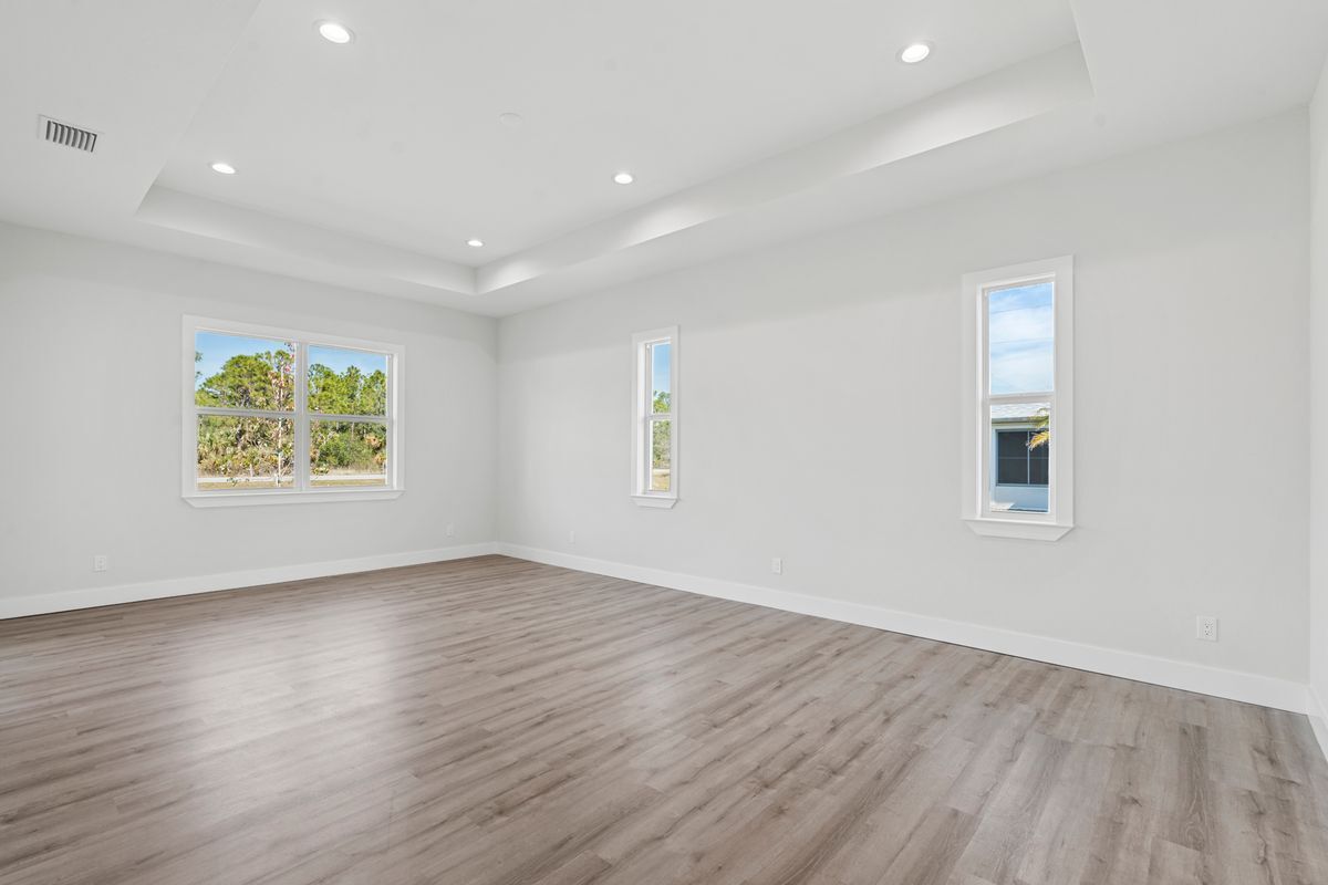 Building Photo - 25434 Alicante Dr