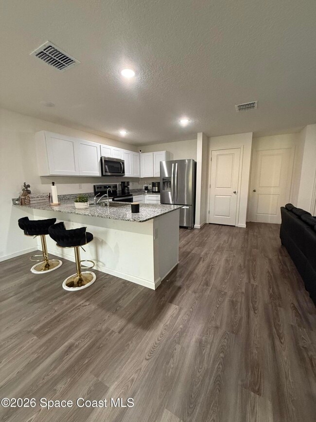 Building Photo - 487 Wiltshire Ave SW