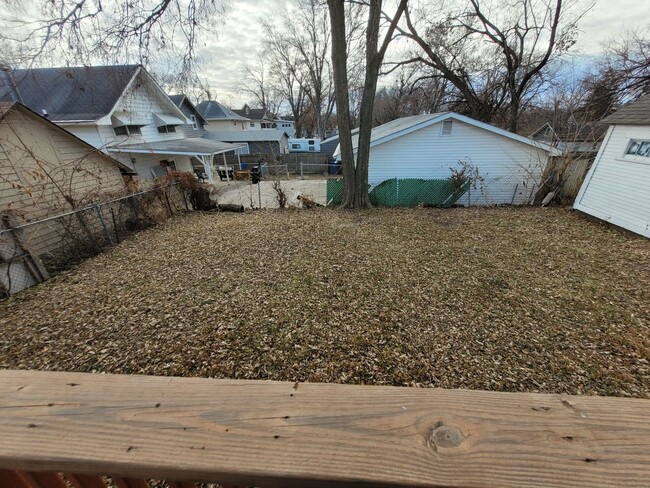 Building Photo - 2 Bedroom, 1 Bathroom Home with Deck