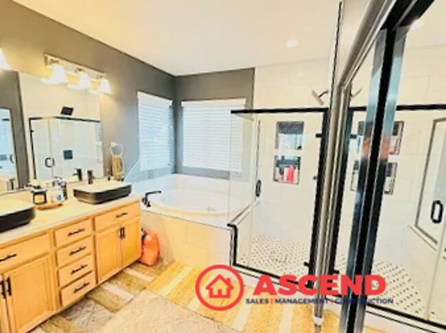 Building Photo - 2-Story Home In Southwest!