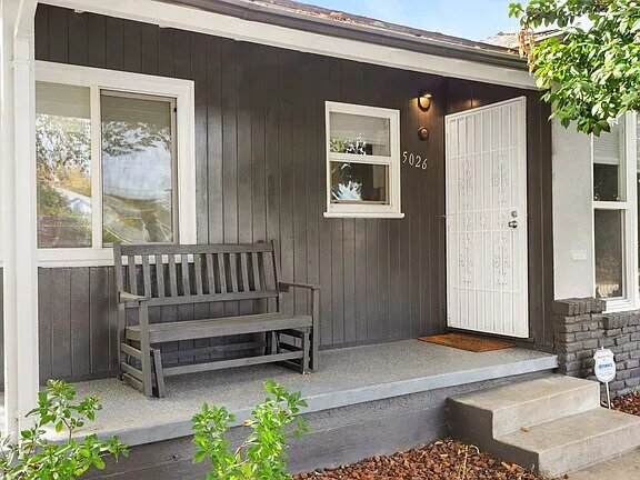 Building Photo - Welcome to this charming 2-bedroom