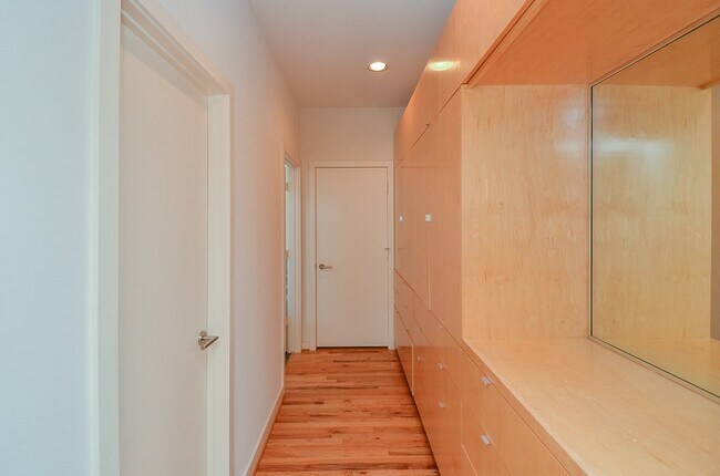 Building Photo - 1505 Utah St