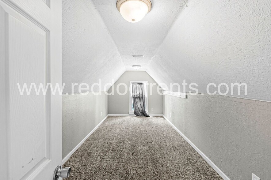 Building Photo - 2037 Bellefontaine St