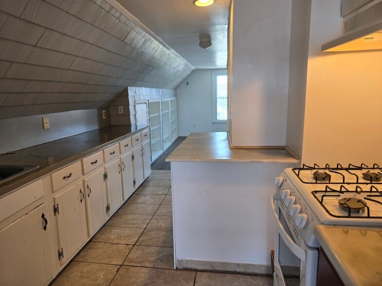 Building Photo - 25 Oneco St