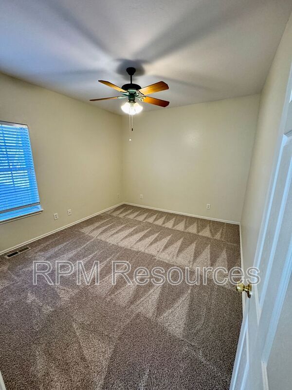 Building Photo - 6213 N Woodcreek Ct