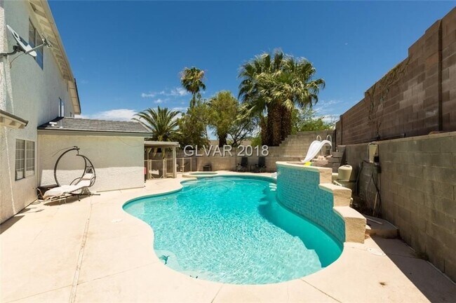 Building Photo - 6BD/5BA!! POOL/SPA!!