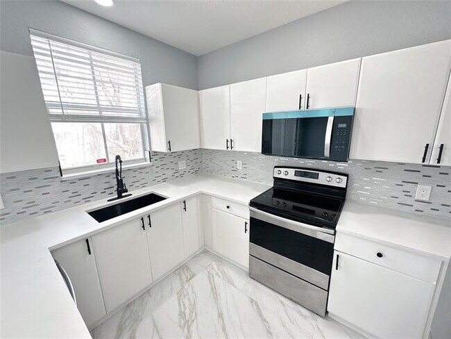 Building Photo - 2310 Shoma Ln