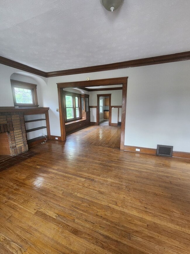 Building Photo - 126th,E.2681