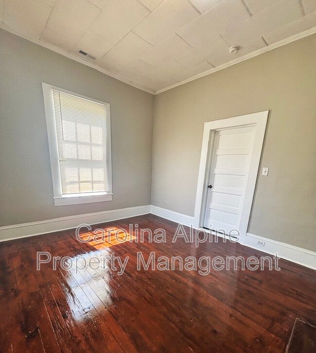 Building Photo - 1108 Toms St