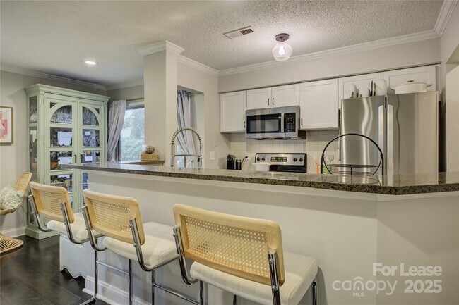 Building Photo - 2506 Cranbrook Ln