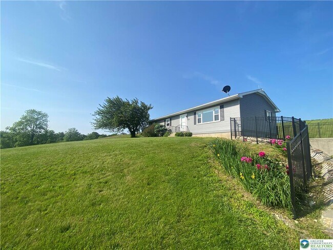 Primary Photo - 1657 Pen Argyl Rd