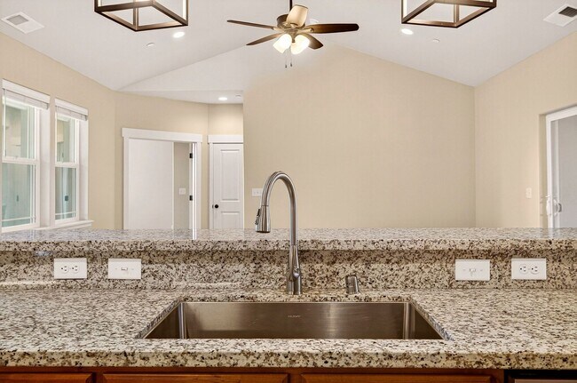 Building Photo - 3-bedroom, 2-bathroom home nestled in the ...