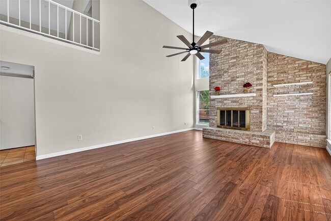 Building Photo - 813 Lakeview Dr