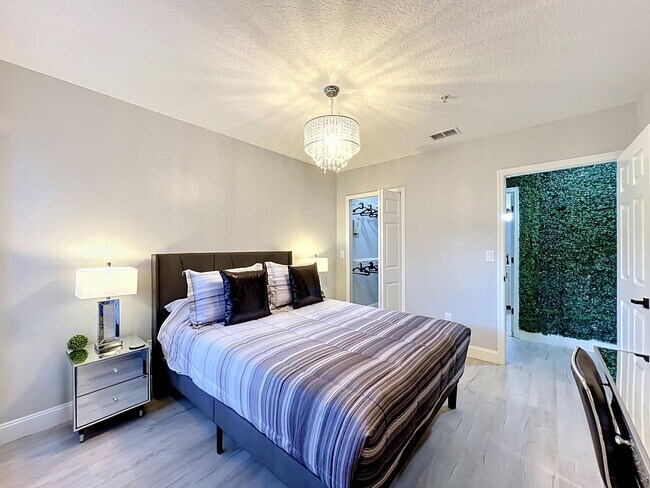 Building Photo - South Kirkman Road, Orlando, FL 32811 - 2 BR 2 BA condo