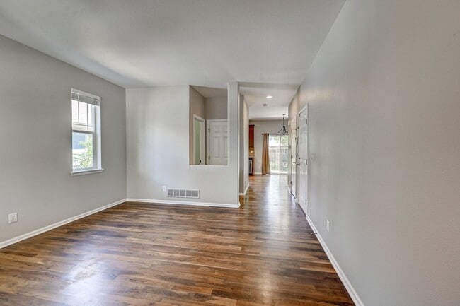 Building Photo - 5 bedroom, 4 bath home with 2 car attached garage