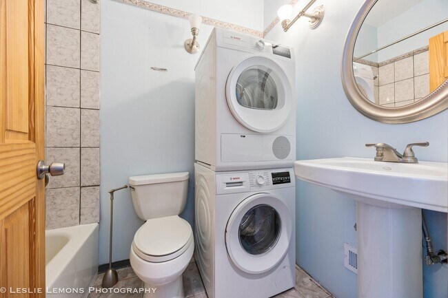 Building Photo - 5600 Hillcrest Ln