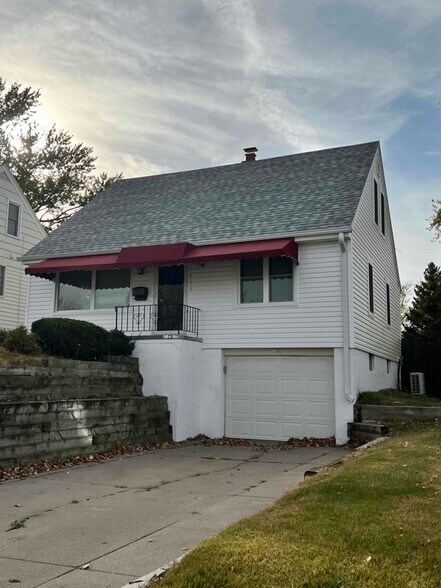 Building Photo - 2116 S 49th Ave