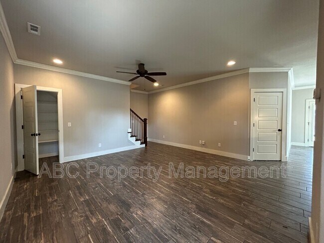 Building Photo - 3100 SW Warberry Ave