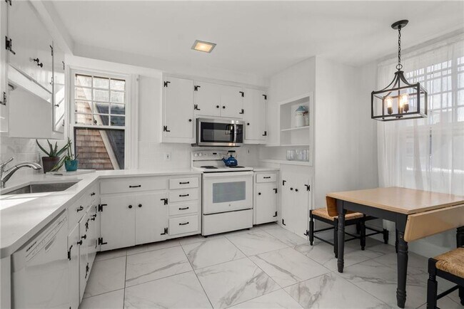 Building Photo - 34 Bull St