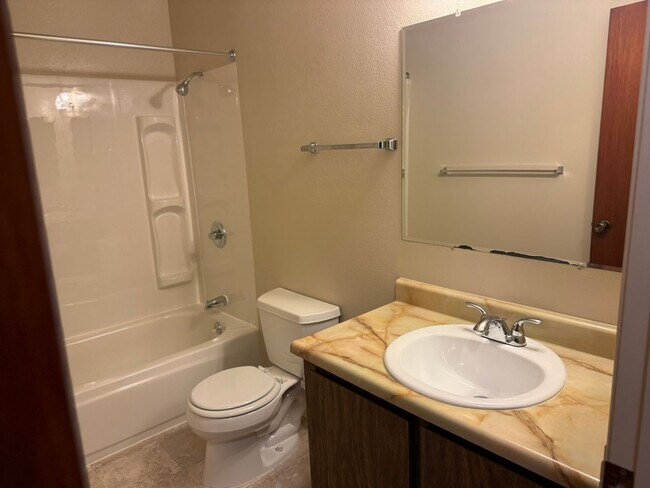 Building Photo - 765 Pope Dr