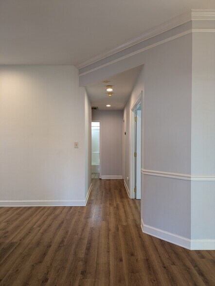 Building Photo - 810 Mill Creek Ln