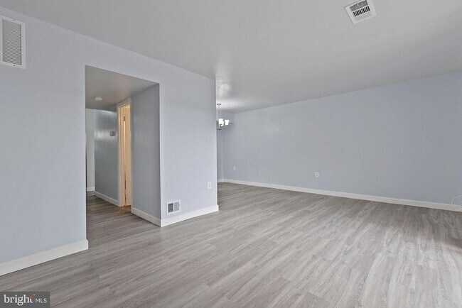 Building Photo - 8145 Community Dr
