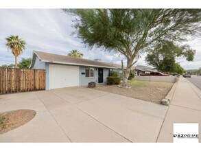 Building Photo - Charming Fully Furnished 3/2 Phoenix House...