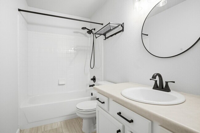 Building Photo - Two Bedroom Condo - Community Pool - Low Deposit - Move In Special