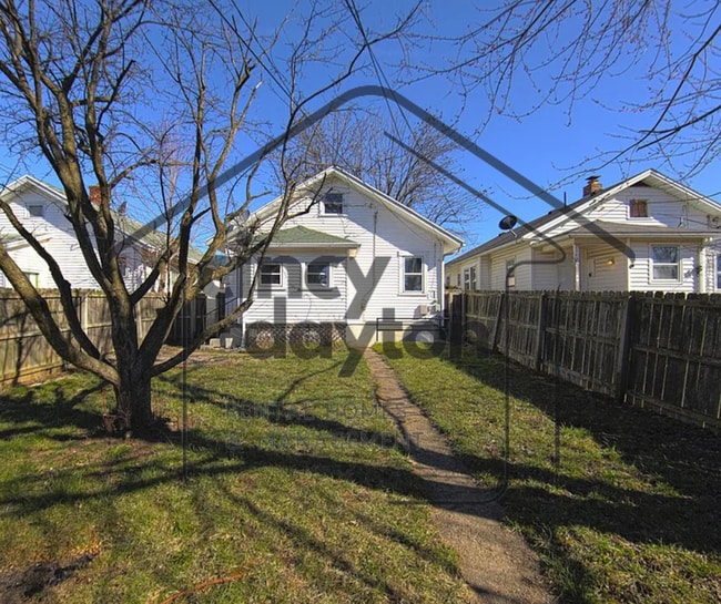 Building Photo - 1654 Suman Ave