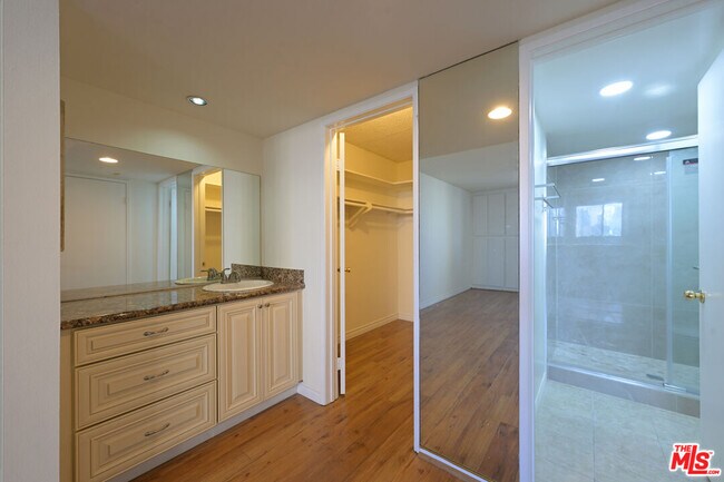 Building Photo - 10535 Wilshire Blvd