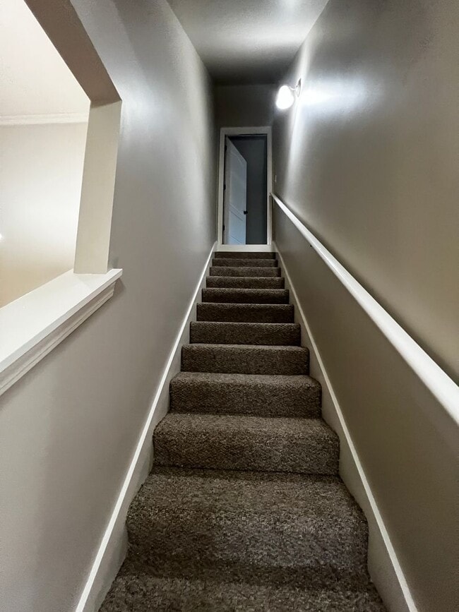 Building Photo - Fultondale/ Chapel Hill Sub-Division 4 BR / 2 Barhrooms / 2 car Garage