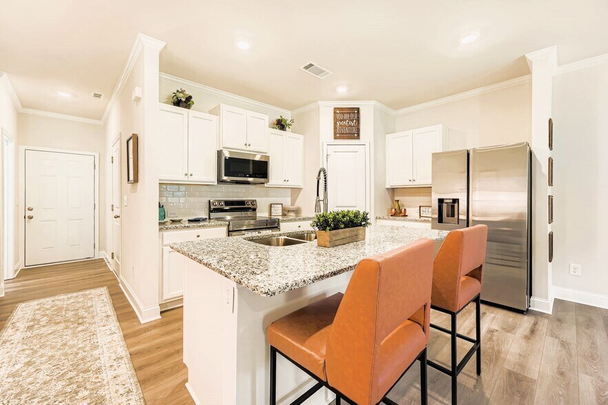 Building Photo - 99 Basswood Ln