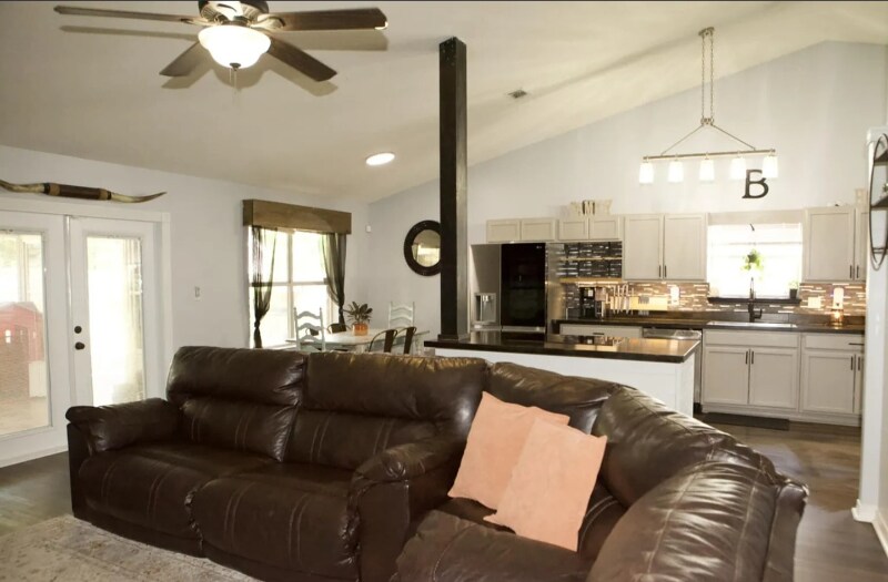 Building Photo - 4770 Coronado Cir
