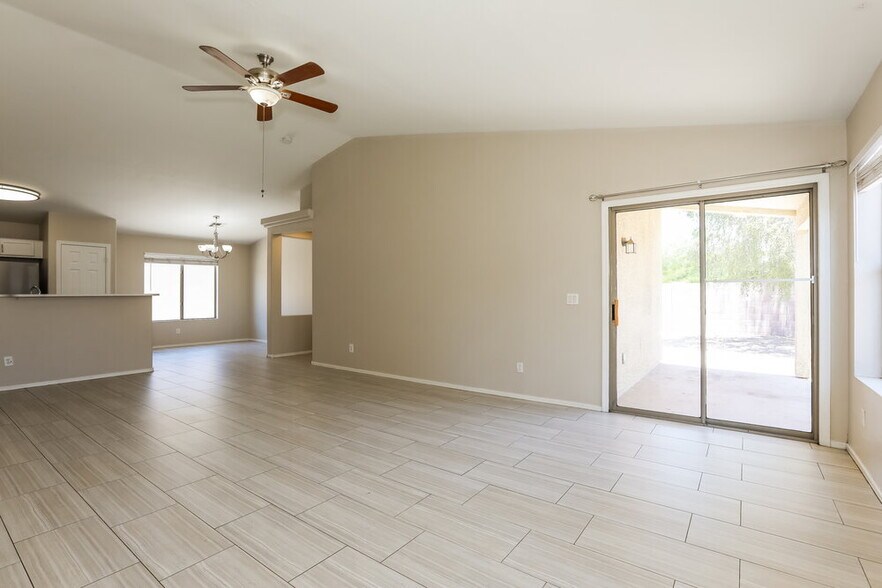Building Photo - 2460 W Tanner Ranch Rd