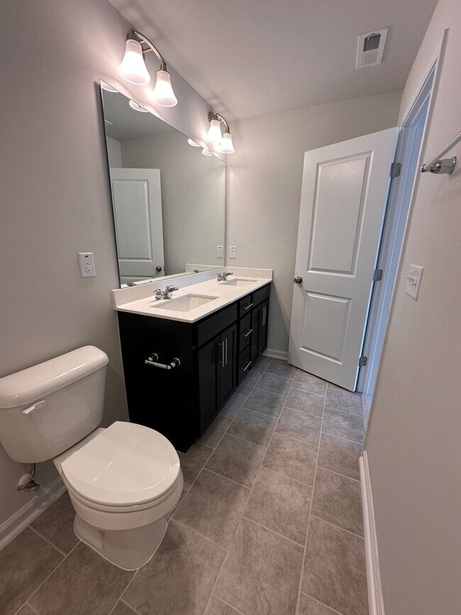 Building Photo - 3bd/2.5ba Townhome for rent @ Triple Crown in Durham