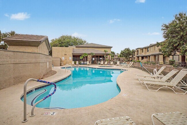 Building Photo - 705 W Queen Creek Rd
