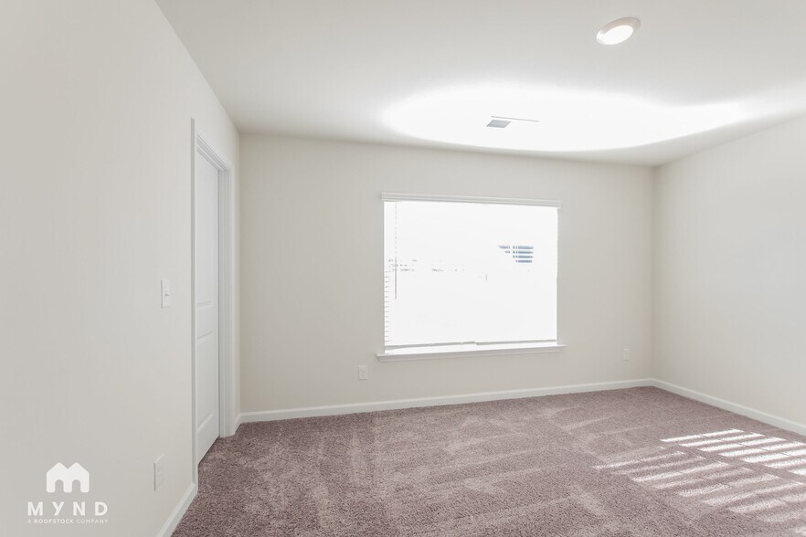 Building Photo - 135 King Buck Dr