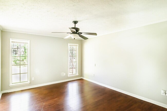Building Photo - 703 Parker Dr