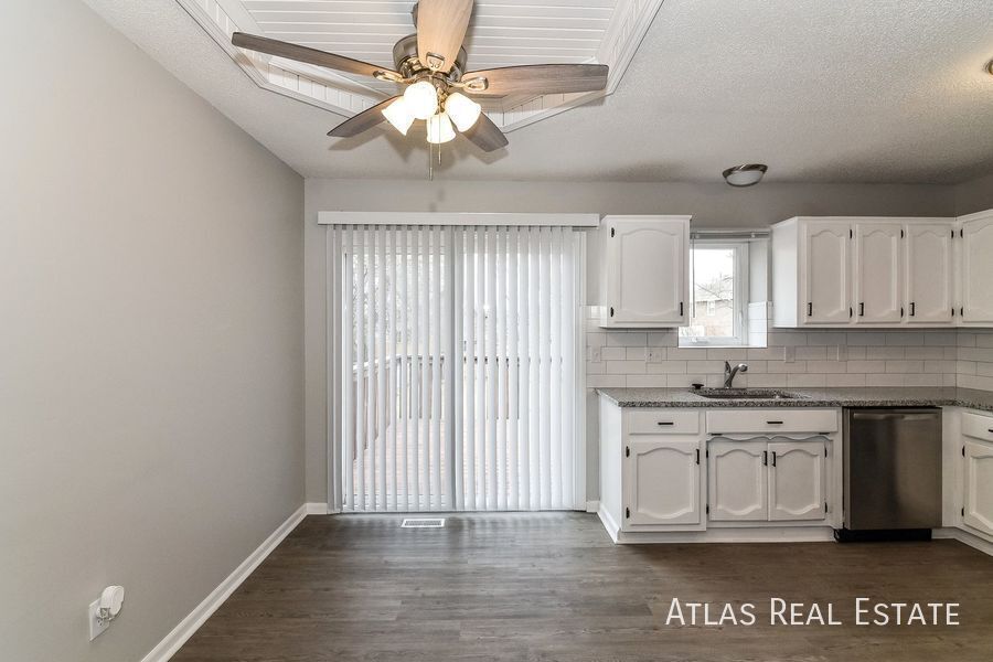 Building Photo - 710 S Park Dr