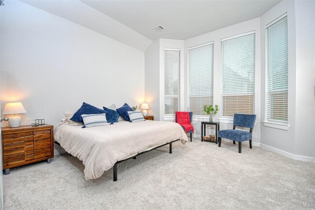 Building Photo - 128 E Cascade Heights Dr