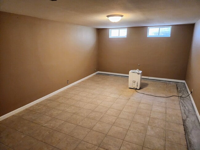 Building Photo - 5513 Forest Ave