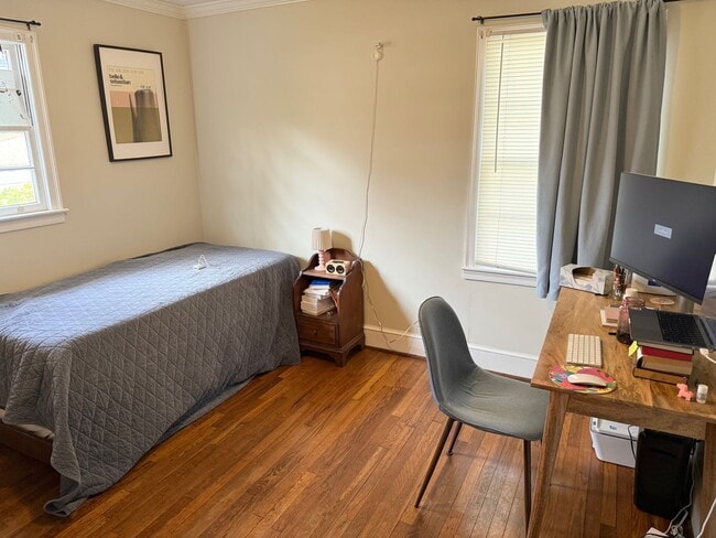 Building Photo - Cute Three Bedroom Near Piedmont Hospital