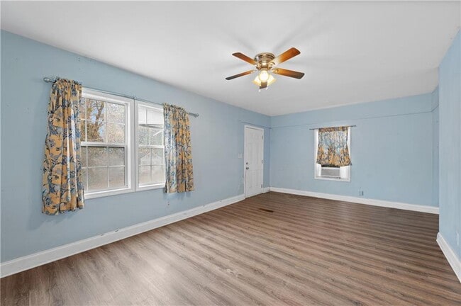 Building Photo - 1124 Graymont Dr SW