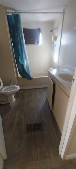 Building Photo - 1075 Sweeten Creek Rd