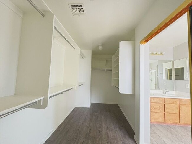 Building Photo - 4BR / 2.5BA Home with Expansive Lot – 2-Car Garage, Community Pools & Golf